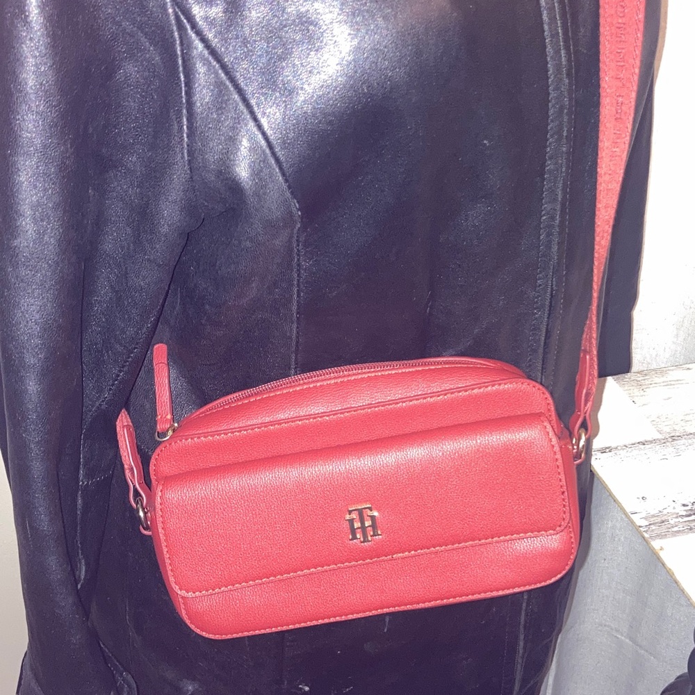 NWOT Tommy Hilfiger Elegant Red Crossbody Bag - Picture 10 of 16